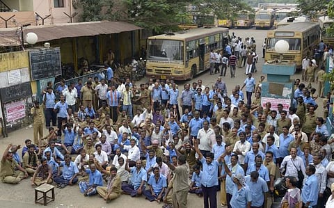 ஊதிய உயர்வு பேச்சுவார்த்தை தொடங்காவிட்டால்﻿ வேலைநிறுத்தப் போராட்டம் தொடரும்﻿: போக்குவரத்து தொழிற்சங்கங்கள் அறிவிப்பு﻿