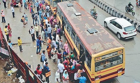 ஸ்தம்பித்துப்போன தமிழகம்