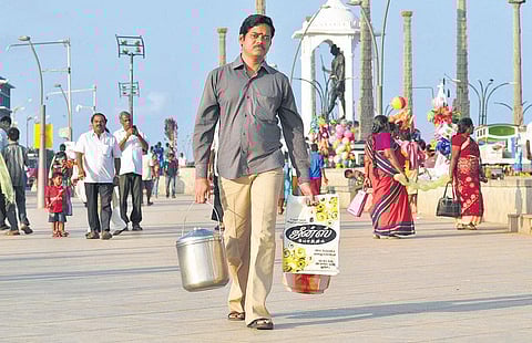 சுண்டல் விற்கும் பிஎச்டி மாணவர்