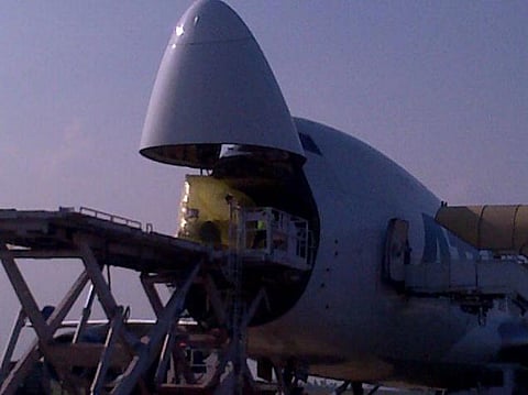 25 டன் எடை கொண்ட ராட்சத உலை விமானம் மூலம் சீனாவுக்கு அனுப்பப்பட்டது