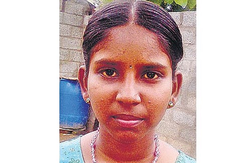 கரூர் அருகே பள்ளி மாணவி கொலை: தந்தை கண் முன் நடந்த கொடூரம்