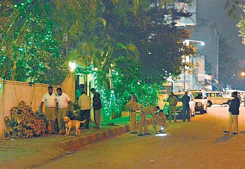 இந்தியன் முஜாகிதீன் அமைப்புடன் தொடர்புடைய கல்லூரி மாணவர் உட்பட மூன்று பேர் கைது﻿: சென்னை, பெங்களூரு குண்டுவெடிப்பில் தொடர்புடையவர்களா?﻿