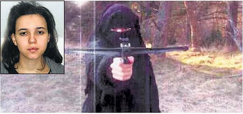 பிரான்ஸில் தொடர் தாக்குதல்கள்﻿: பெண் தீவிரவாதியைத் தேடும் வேட்டை தீவிரம்﻿