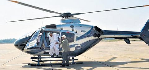 புறப்பட தயாரான ஹெலிகாப்டரில் திடீர் தீ: கர்நாடக முதல்வர், அமைச்சர்கள் தப்பினர்﻿