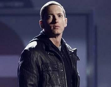 நோய்வாய்ப்பட்ட ரசிகரின் கடைசி ஆசையை நிறைவேற்றிய எமினெம்