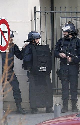 பாரீஸ்: பேச்சுவார்த்தைகளுக்குப் பின் பிணைக் கைதிகள் விடுவிப்பு