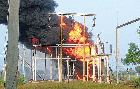 இளையான்குடி அருகே மின் நிலையத்தில் பெரும் தீ விபத்து: ரூ.1 கோடி மதிப்பில் புனரமைப்பு பணிகள்