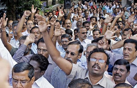 பொதுத்துறை வங்கி ஊழியர்கள் வேலைநிறுத்தம் தள்ளிவைப்பு