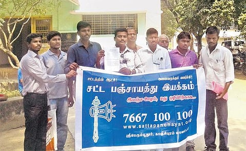 பணி செய்யும் கிராமத்திலேயே கிராம நிர்வாக அலுவலர்கள் தங்க வேண்டும்﻿: உயர்நீதிமன்ற உத்தரவை அமல்படுத்தக் கோரிக்கை