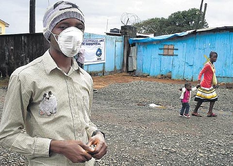 சியாரா லியோனைப் புரட்டிப்போட்ட எபோலா﻿