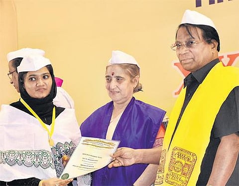 தரமான கல்விக்காக மாணவர்கள் வெளிநாடு செல்வதால்﻿ வெளிநாட்டு வங்கிகளில் இந்திய பணம் முடக்கம்﻿: பட்டமளிப்பு விழாவில் வி.ஐ.டி. வேந்தர் வேதனை﻿