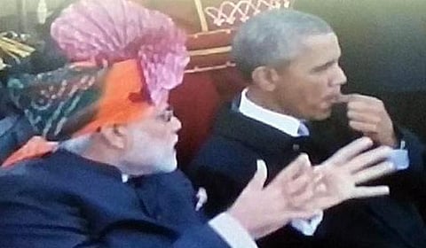 ராணுவ அணிவகுப்பின்போது சூயிங் கம் மெல்வதா?- ட்விட்டரில் விமர்சனத்துக்குள்ளான ஒபாமா