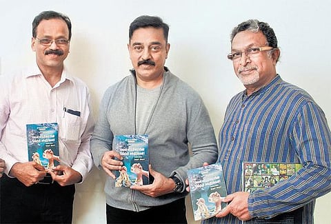 கோ.தனஞ்செயன் எழுதிய வெள்ளித் திரையின் வெற்றி மந்திரங்கள்﻿: கமல்ஹாசன் வெளியிட நாசர் பெற்றுக்கொண்டார்﻿