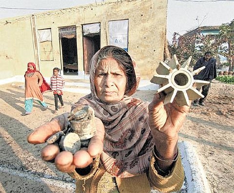 எல்லையில் பாக். தாக்குதல்: 3 பேர் காயம்﻿