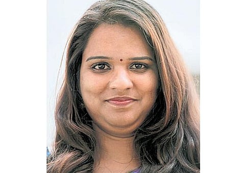 பேஸ்புக்கில் ஆபாச புகைப்படம்: நடிகை தற்கொலை முயற்சி﻿