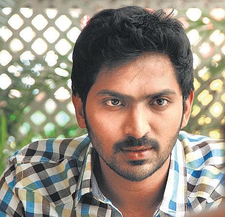 நம்ம நகரத்துக்கு பொருத்தமான கார்!- நடிகர் வைபவ்