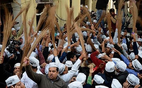 ஆம் ஆத்மியின் மிகப்பெரிய வெற்றியைக் கொண்டாட ரூ.1,200 செலவு செய்த ஆட்டோ ஓட்டுநர்