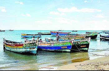 இலங்கையில் உள்ள தமிழக மீனவர்களின் படகுகளை நீதிமன்றம் மூலம் மீட்க நடவடிக்கை﻿: தமிழக அரசு செலவில் வழக்கறிஞர்கள் நியமனம்﻿