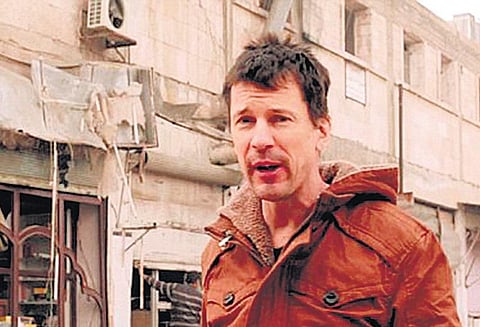 பிரிட்டிஷ் பிணைக் கைதியின் புதிய வீடியோ: ஐ.எஸ். தீவிரவாதிகள் வெளியிட்டனர்﻿