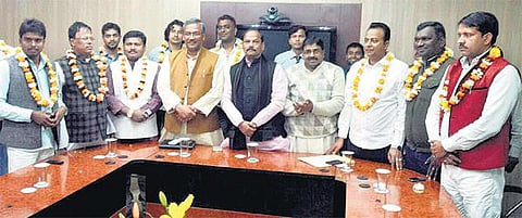 ஜேவிஎம் கட்சியின் 6 எம்எல்ஏக்கள் பாஜக.வில் இணைந்தனர்﻿: நீதிமன்றத்தில் முறையிட ஜேவிஎம் முடிவு