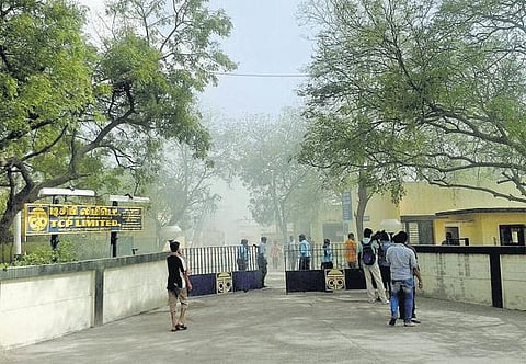 காரைக்குடி ரசாயன ஆலையில் வாயு கசிவு﻿: மாணவர்கள், தொழிலாளர்கள் மயக்கம்﻿