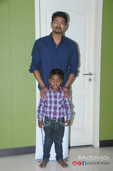 புற்றுநோய் பாதித்த குழந்தைகளின் ஆசையை நிறைவேற்றிய விஜய்