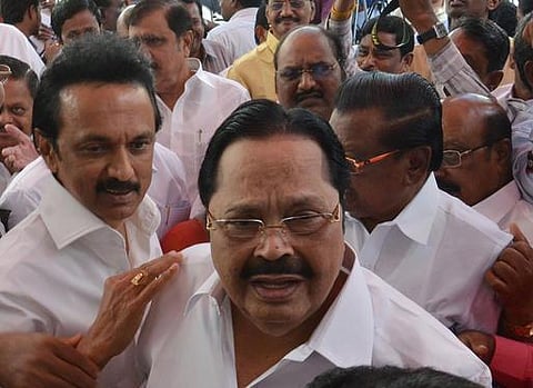 கோமாளி சொல்லை நீக்கக் கோரி அமளி: சட்டப்பேரவையில் திமுகவினர் வெளியேற்றம்