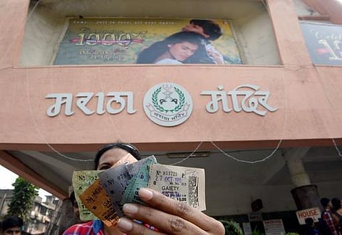 1009 வாரங்கள் ஓடிய டிடிஎல்ஜே... இப்படம் இன்றே கடைசி!