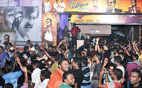 லிங்கா பிரச்சினை: எதிர் போராட்டக் களத்தில் ரஜினி ரசிகர்கள்!