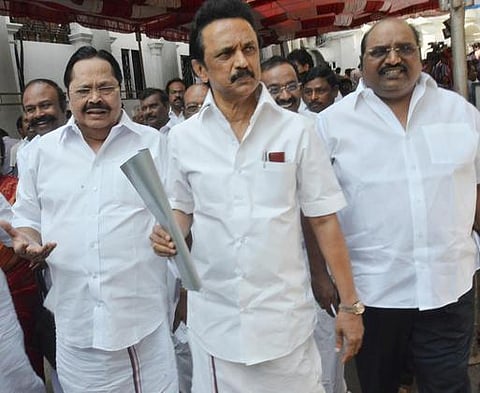 சட்டப்பேரவையில் இருந்து திமுக, காங். கட்சிகள் வெளிநடப்பு