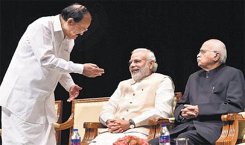 அவசர சட்ட விவகாரத்தில் பின்வாங்க மாட்டோம்﻿: கூட்டணி எம்.பி.க்கள் ஆலோசனைக் கூட்டத்தில் மோடி உறுதி﻿