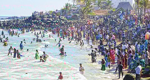 நீங்காத செல்வம் அருளும் நீராட்டம்﻿