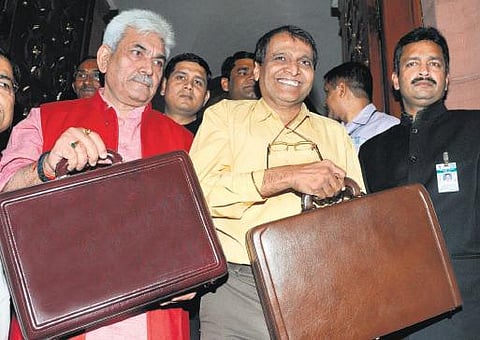 2015-16 ரயில்வே பட்ஜெட் தாக்கல்﻿﻿: பயணிகள் கட்டணம் உயரவில்லை﻿﻿; புதிய ரயில்கள் இல்லை