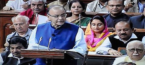 சுமித்ரா அறிவுரை: உட்கார்ந்து உரை வாசித்த ஜேட்லி