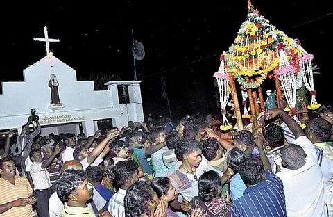 கச்சத்தீவில் அந்தோணியார் ஆலயத் திருவிழா நிறைவு﻿: இந்திய-இலங்கை தமிழர்கள் உறவினர்களுடன் சந்திப்பு﻿