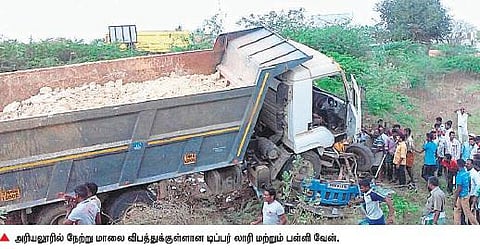 அரியலூரில் பள்ளி வேன் மீது லாரி மோதல்: 2 குழந்தைகள் உட்பட 4 பேர் பலி﻿