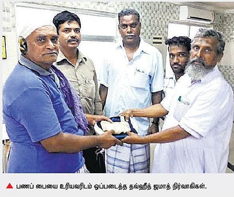 கண்டெடுத்தவர் மறைந்தாலும் மறைக்காத மகன்﻿: சாலையில் கிடந்த ரூ.40 ஆயிரம் உரியவரிடம் ஒப்படைப்பு﻿