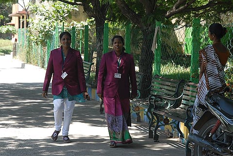 நாங்க ஏன் வெட்கப்படணும்?- பெருமித பிதாமகள்கள்