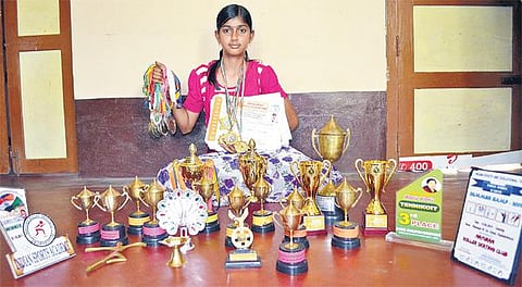 திறமையிருந்தும் வறுமையால் முடங்கிய பெண்களின் சாட்சி﻿: சர்வதேச சாதனைக்கு ஏங்கும் மயிலாடுதுறை மாணவி﻿﻿