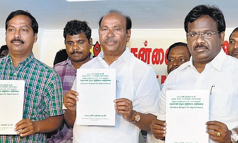 மதிய உணவில் வாழைப்பழம், நெல்லிக்காய்: பாமக வெளியிட்ட நிழல் பட்ஜெட்டில் அறிவிப்பு﻿