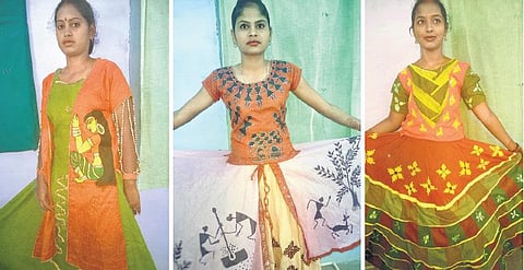 கதர் ஆயத்த ஆடைகளை உருவாக்கும் பல்கலை. மாணவிகள்﻿﻿