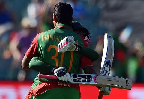 வங்கதேசத்துக்காக முதல் உலகக்கோப்பை சதம் அடித்த மஹ்முதுல்லா: 275/7