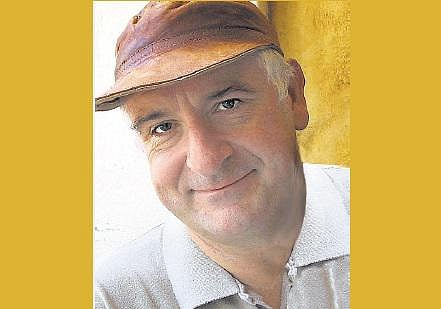 டக்ளஸ் ஆடம்ஸ் 10