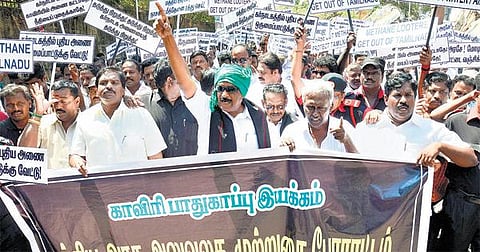 மீத்தேன், மேகேதாட்டு அணை திட்டங்களை எதிர்த்து முற்றுகை﻿: வைகோ உட்பட ஆயிரம் பேர் கைது﻿