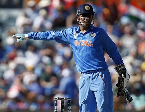 புதிய களவியூக விதிமுறைகள் யுவராஜ் சிங்கின் பவுலிங்கை பாதித்தது: தோனி