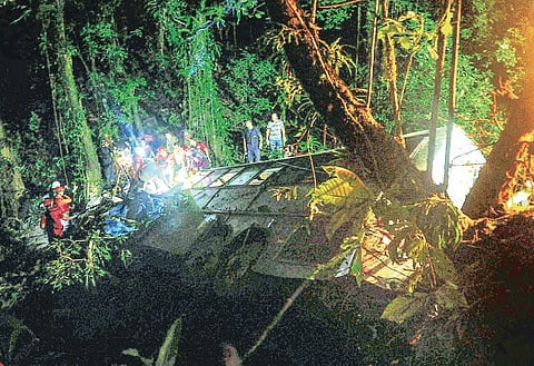 பிரேசிலில் பஸ் பள்ளத்தில் கவிழ்ந்து 52 பேர் பலி