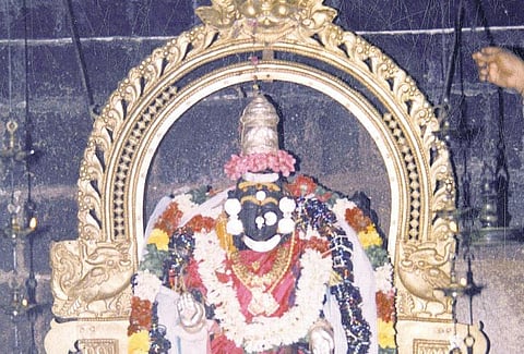 பருந்தைக் காப்பாற்றிய﻿ அம்பிகை