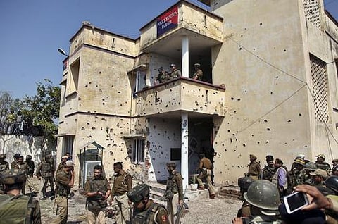 ஜம்முவில் காவல் நிலையம் மீது தாக்குதல்: சி.ஆர்.பி.எப். வீரர்கள் மூவர் உட்பட 6 பேர் பலி