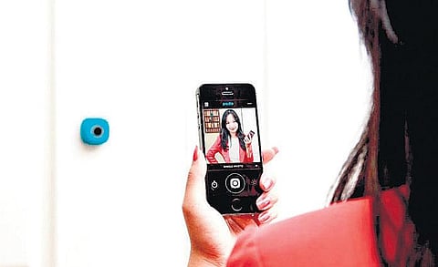 ஸ்டிக்கர் கேமரா