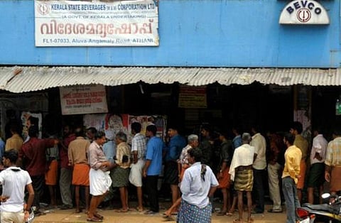 கேரள அரசின் மதுவிலக்கு கொள்கை சரியே﻿: உயர் நீதிமன்றம் தீர்ப்பு﻿﻿